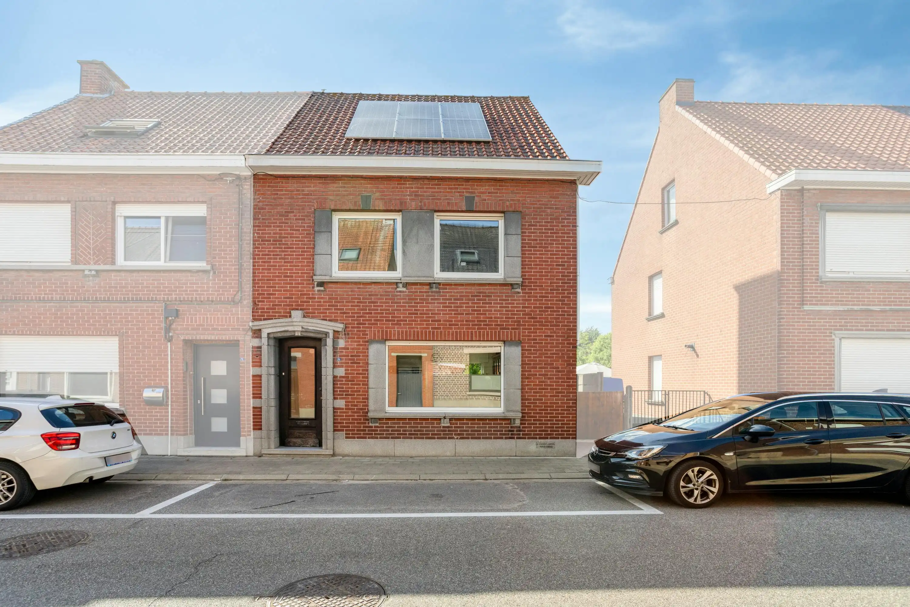 Een zeer ruim huis met 3 slaapkamers te Meulebeke. foto 2