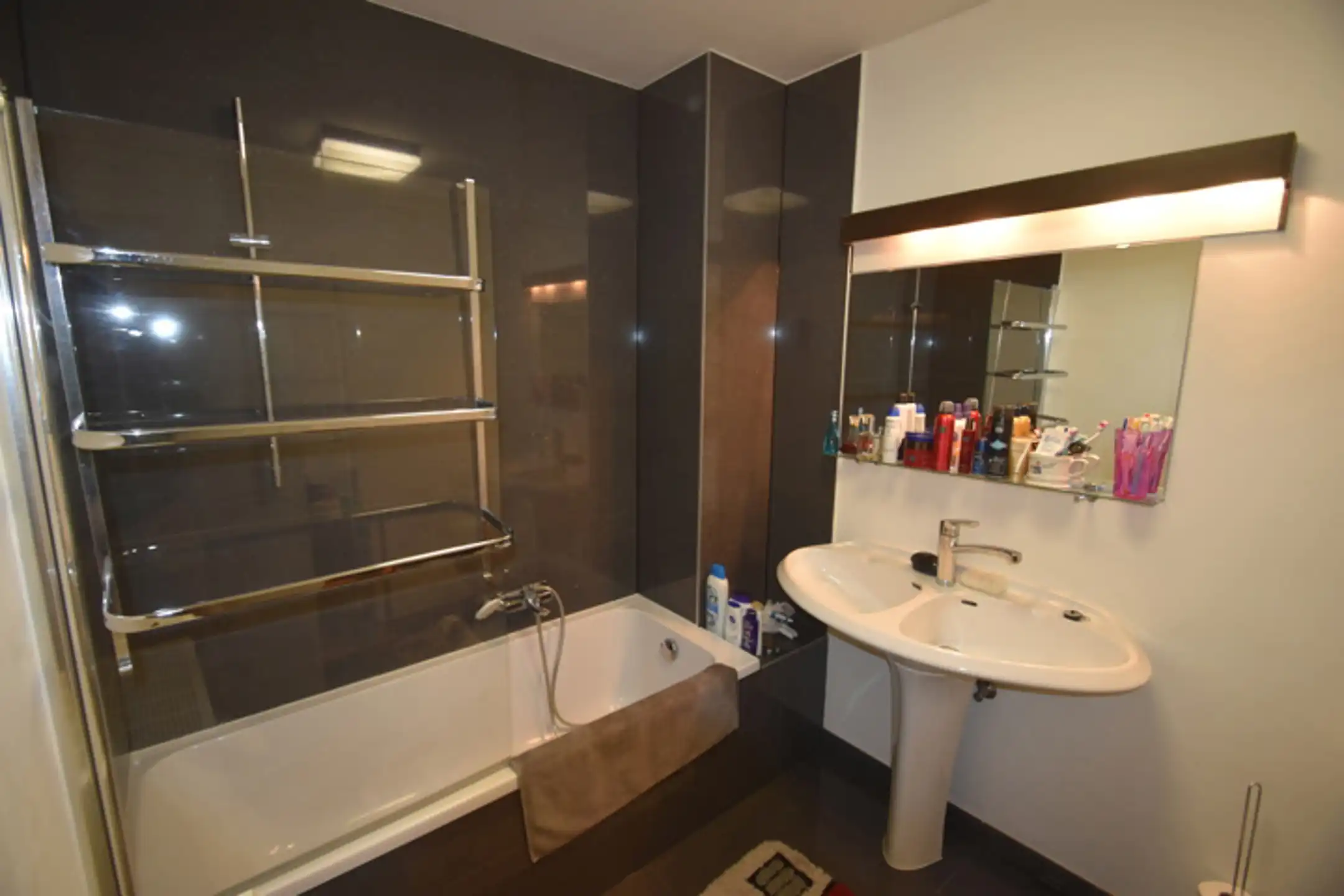Ruim 3-slpk. duplex-appartement met garage, groot, zonnig terras en ruime bergzolder foto 15