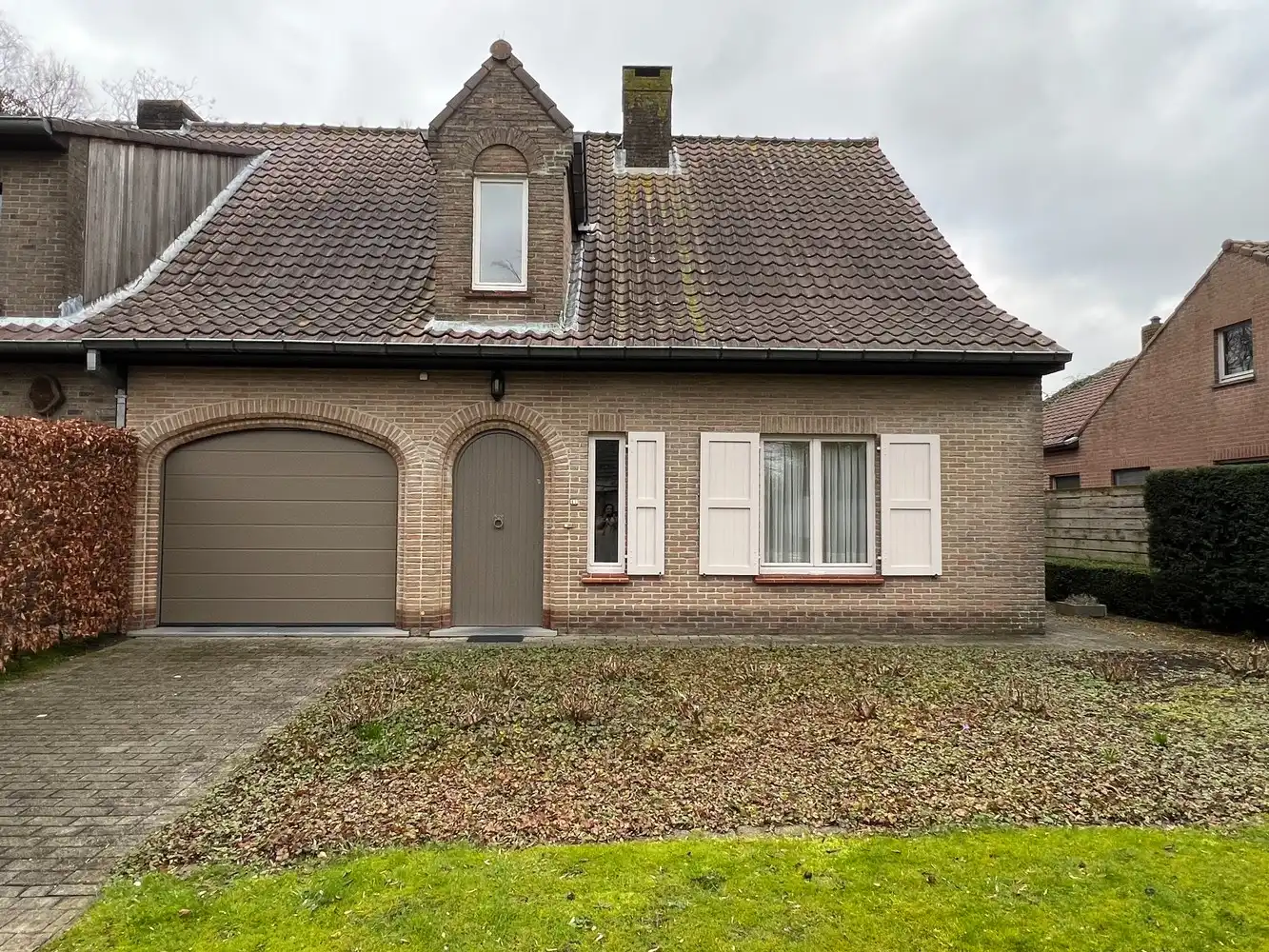 Ruime gezinswoning met zonnige tuin foto {{pictureIndex}}