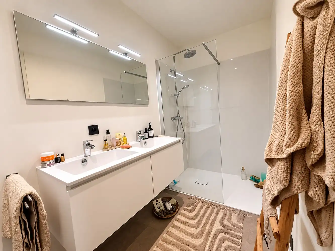Modern gelijkvloers appartement met drie slaapkamers en gezellig tuintje foto 16