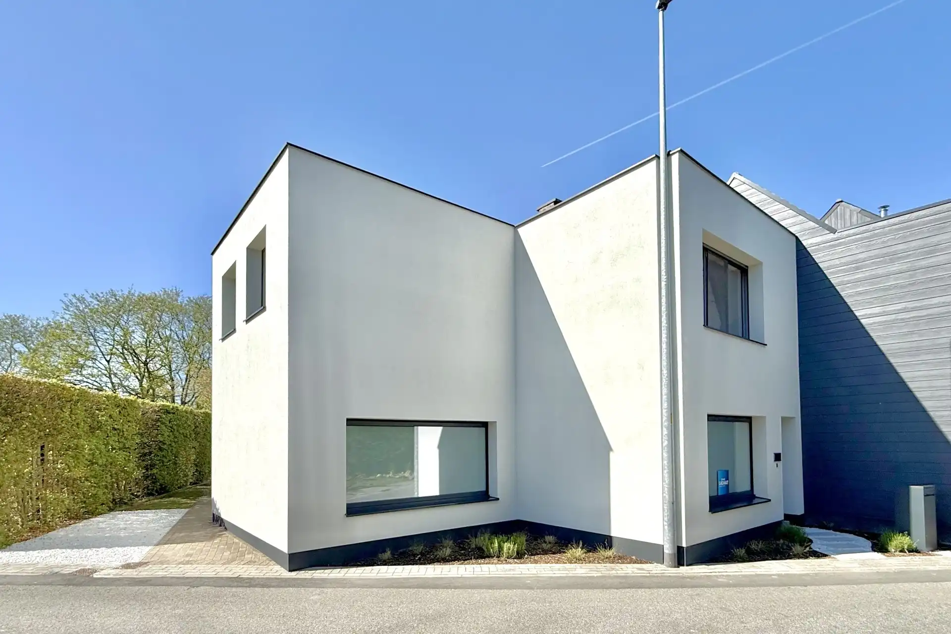 Instapklare gerenoveerde woning met 4 slpks. en aparte garage in doodlopende straat foto 26