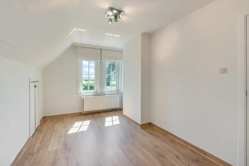 Stijlvolle, landelijke woning met 3 slaapkamers, garage en tuin foto 14