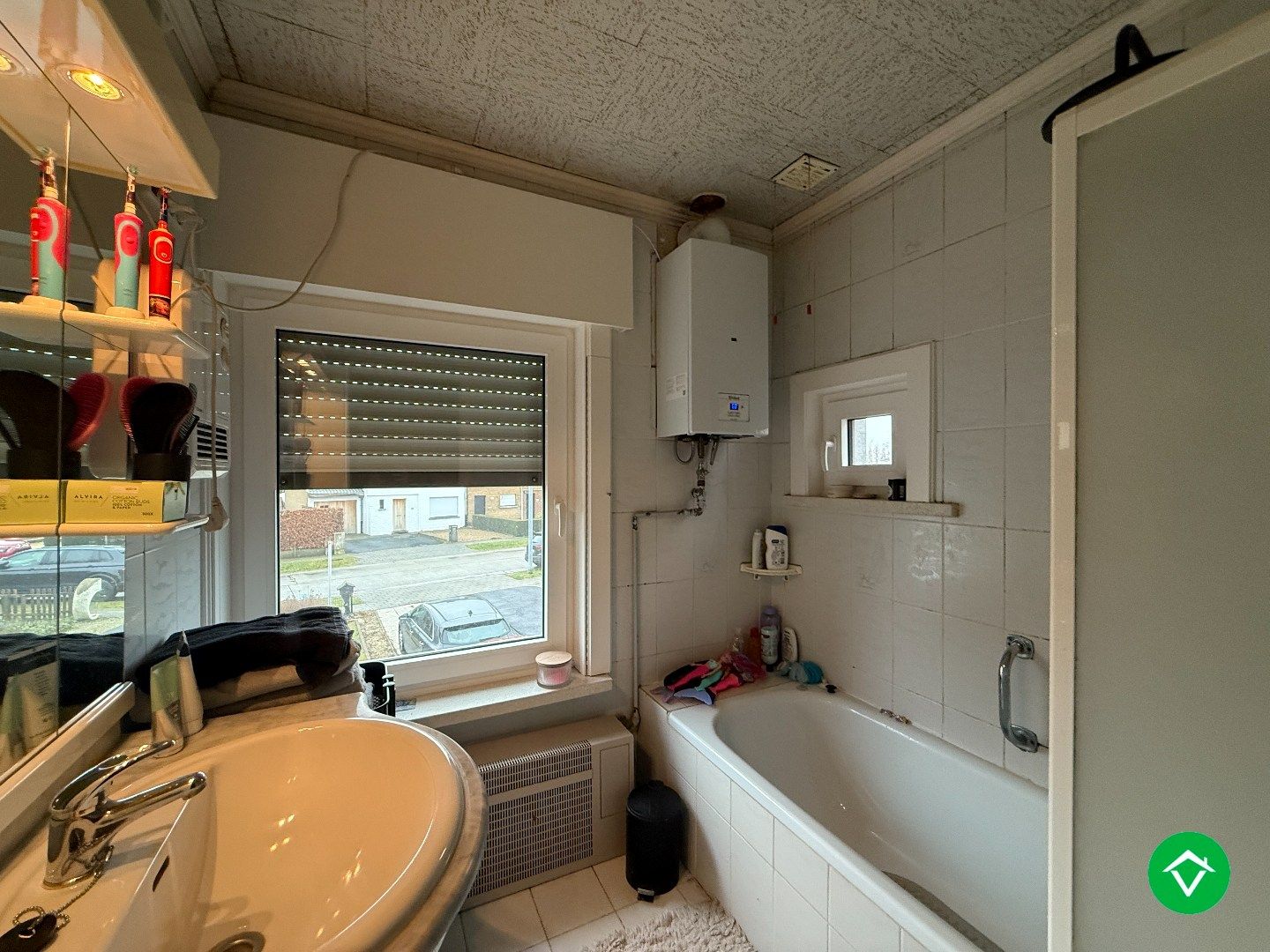 Ruime, stevige woning met 3 slaapkamers, garage en tuin te Izegem foto 15