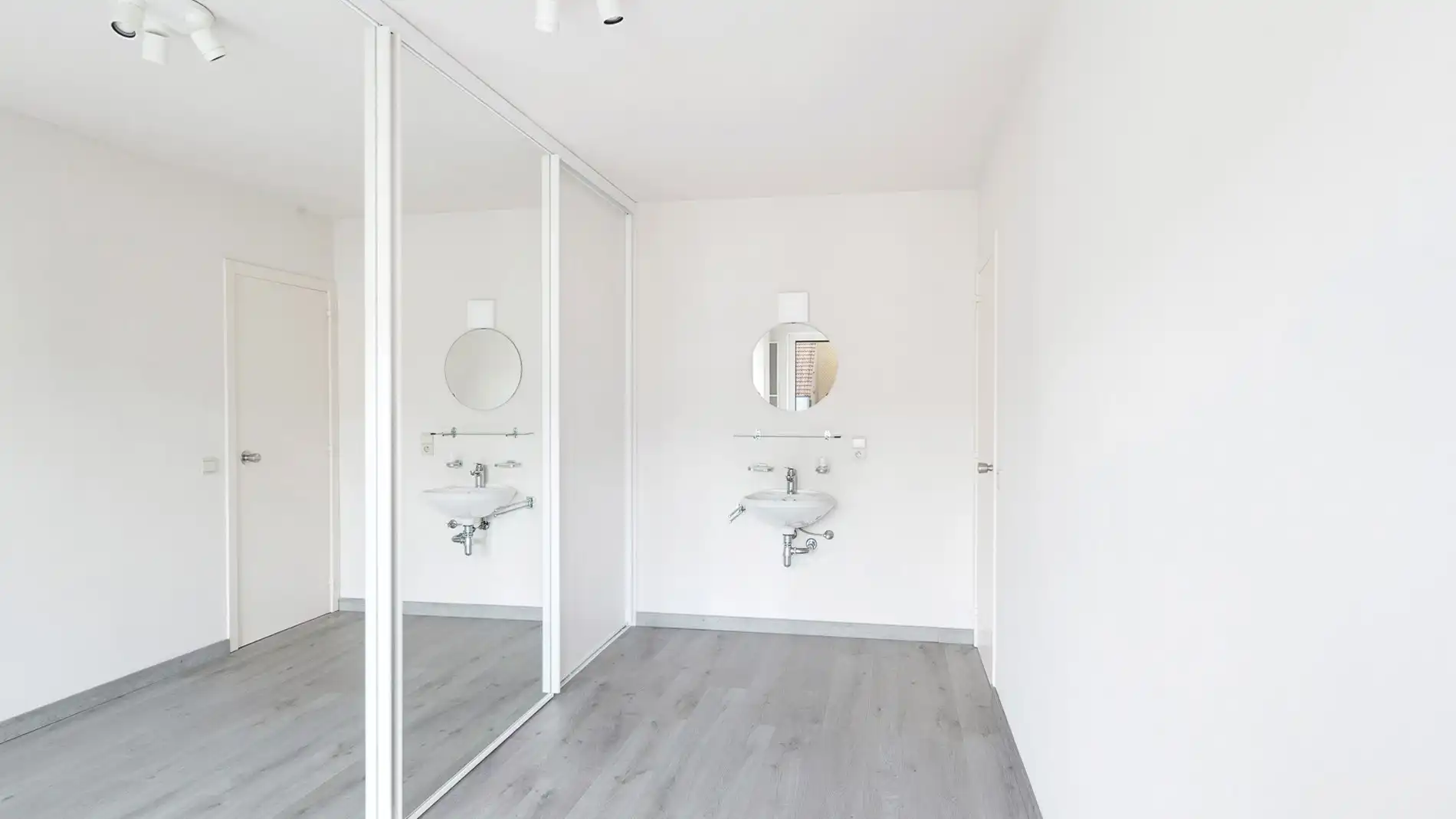 Appartement met 2 slaapkamers in de Lippenslaan te koop foto 18