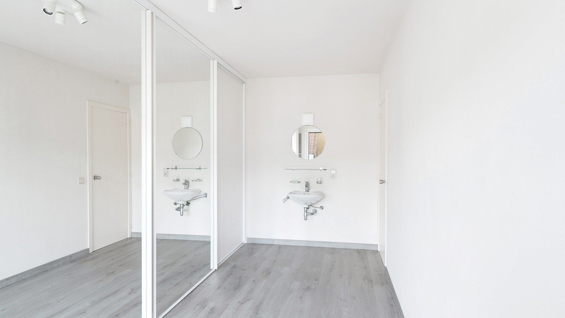 Appartement met 2 slaapkamers in de Lippenslaan te koop foto 18