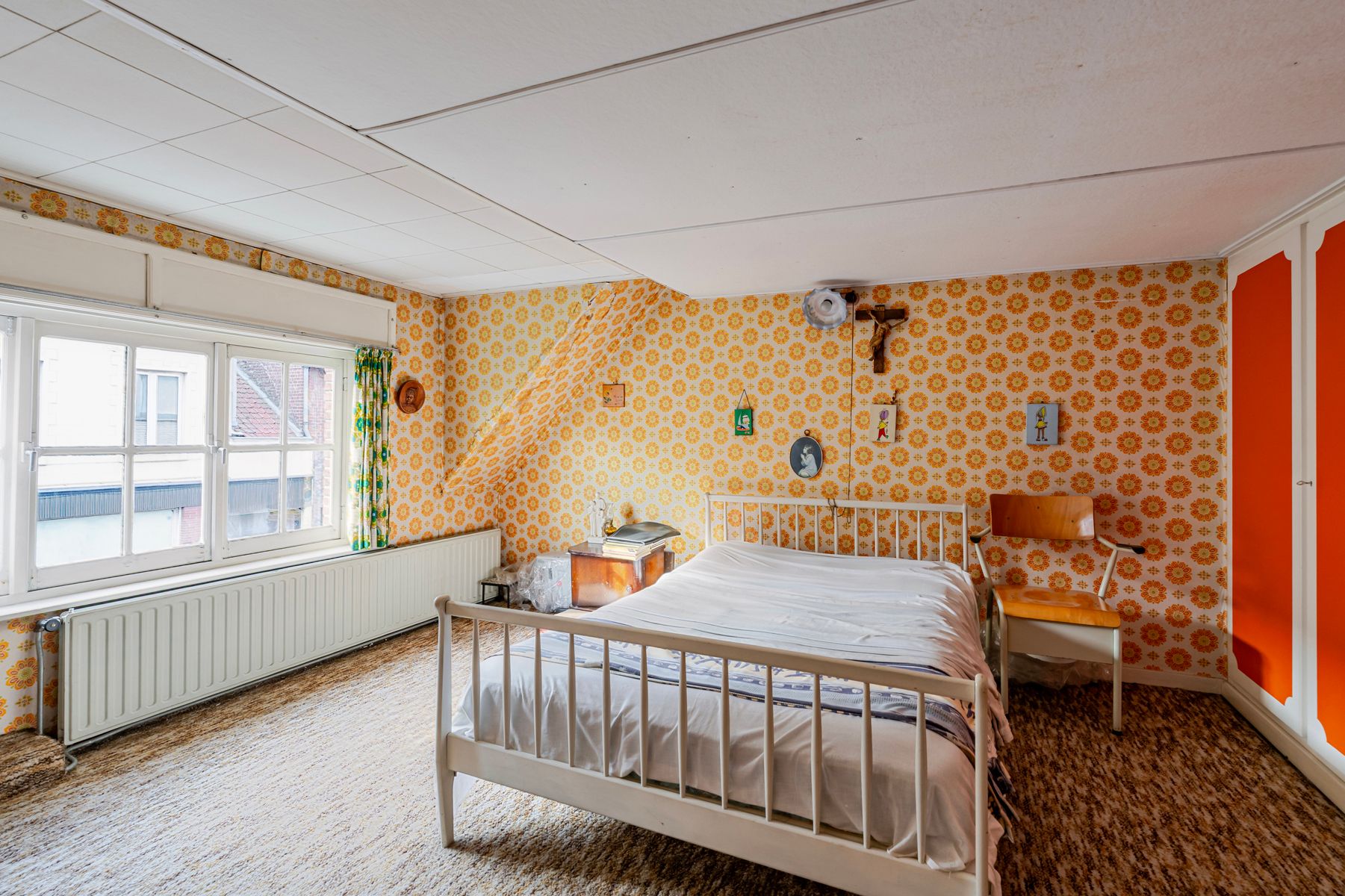 Ruime woning met meerdere bijgebouwen foto 15