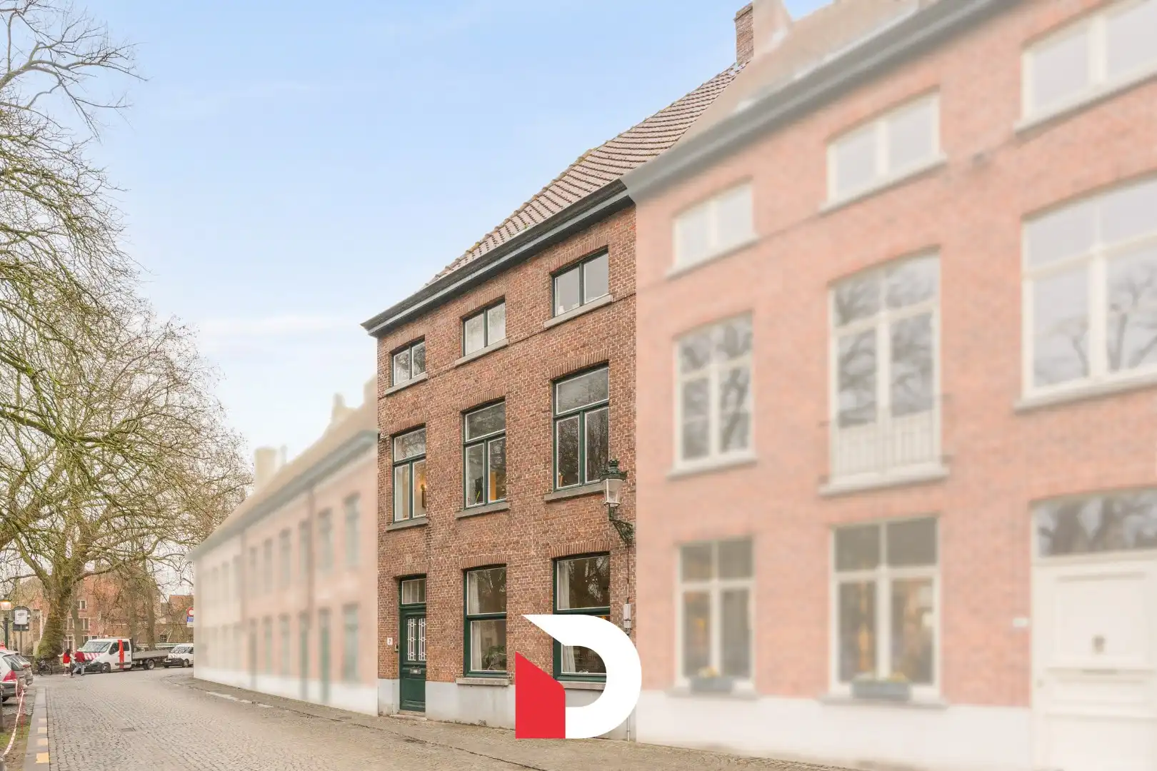 Statige burgerwoning met 4 slk op het exclusieve Wijngaardplein tussen het Minnewater en Begijnhof foto 2