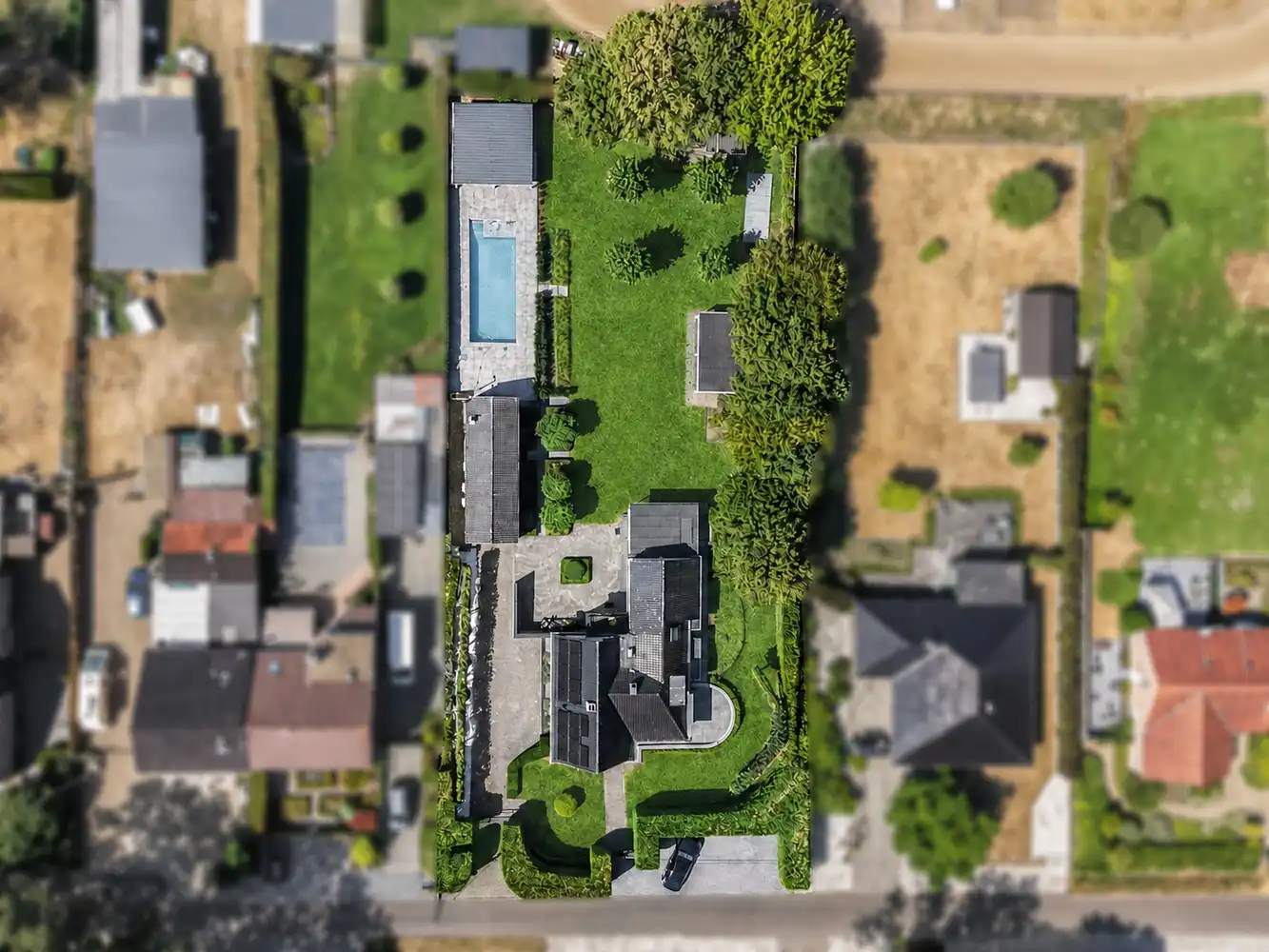 Exclusief wonen met zwembad, bijgebouw en uitzonderlijk veel ruimte foto 5