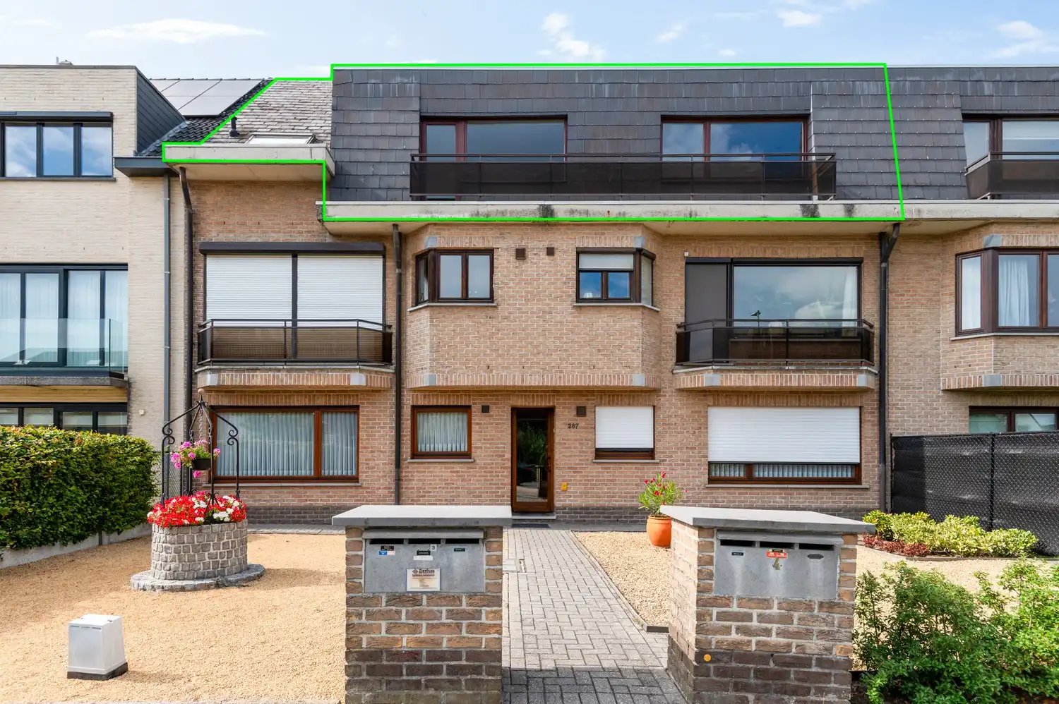 Riant duplex-appartement met 3 ruime slaapkamers en zolder te Schilde! foto 2