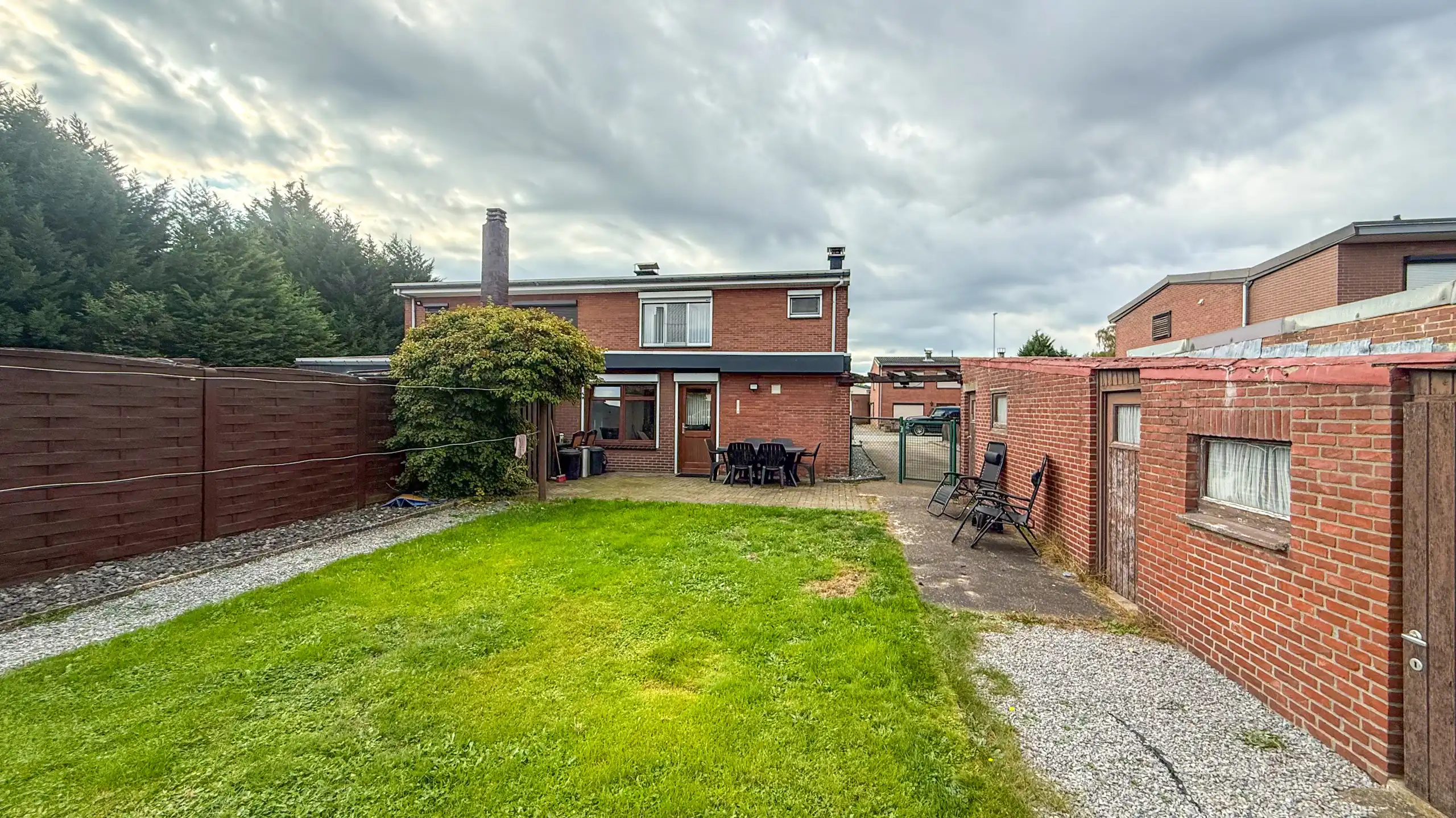 Instapklare woning met 3 slaapkamers op toplocatie! foto 22