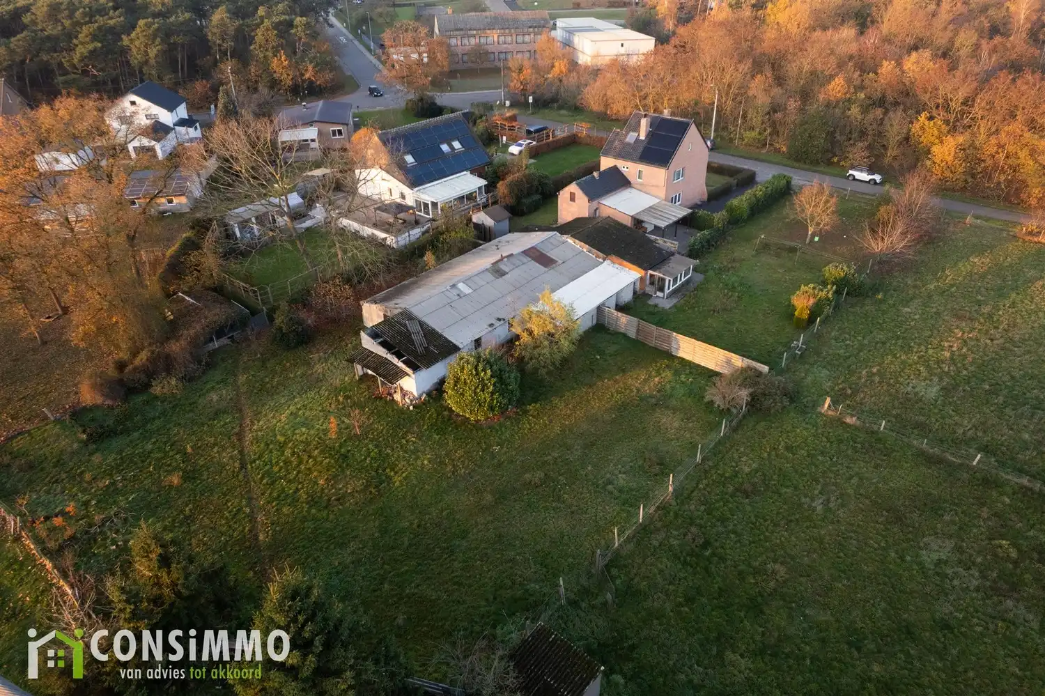 Ruime vrijstaande woning met 5 slaapkamers, loods en 50a perceel in Genk-Zuid foto 4