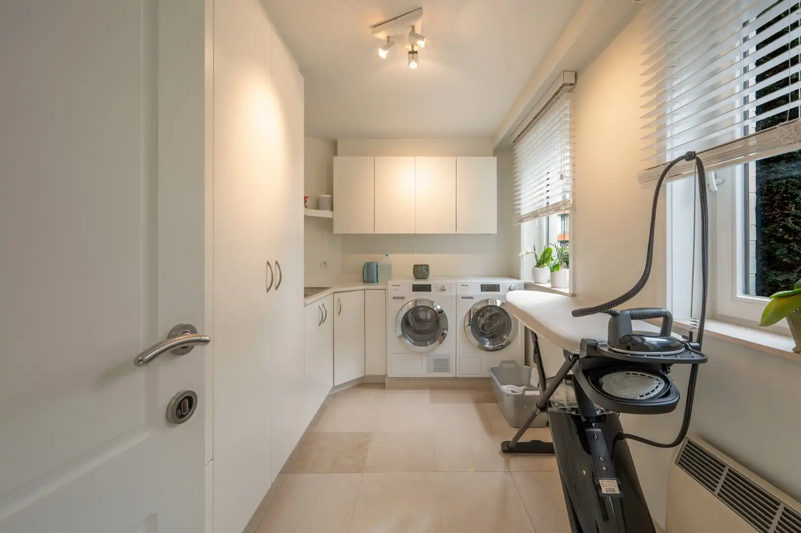 Uniek appartement van ongeveer 300 m2 met een prachtige privatieve tuin. foto 18