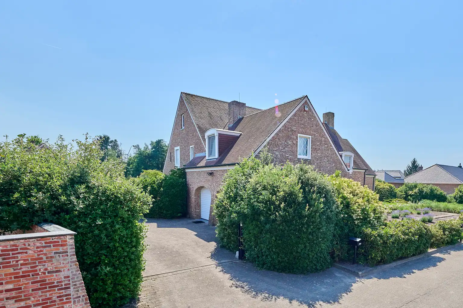 Exclusieve villa met bijgebouwen op 6.660m² grond foto 27