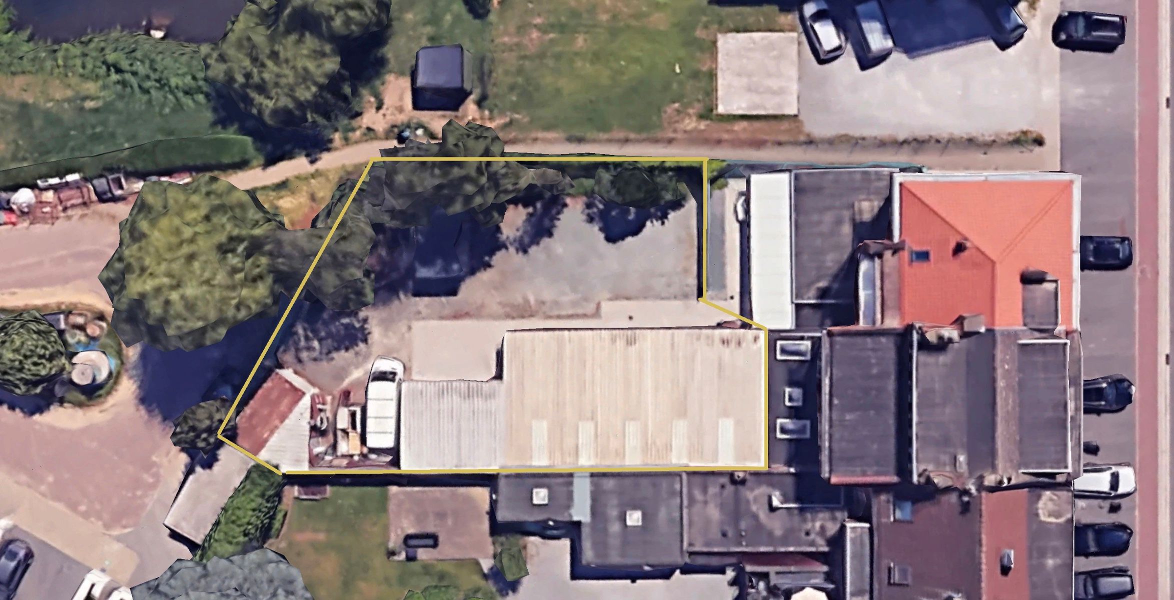 Lot van 1 magazijn, 3 garageboxen, 1 berging en 5 parkings foto 18
