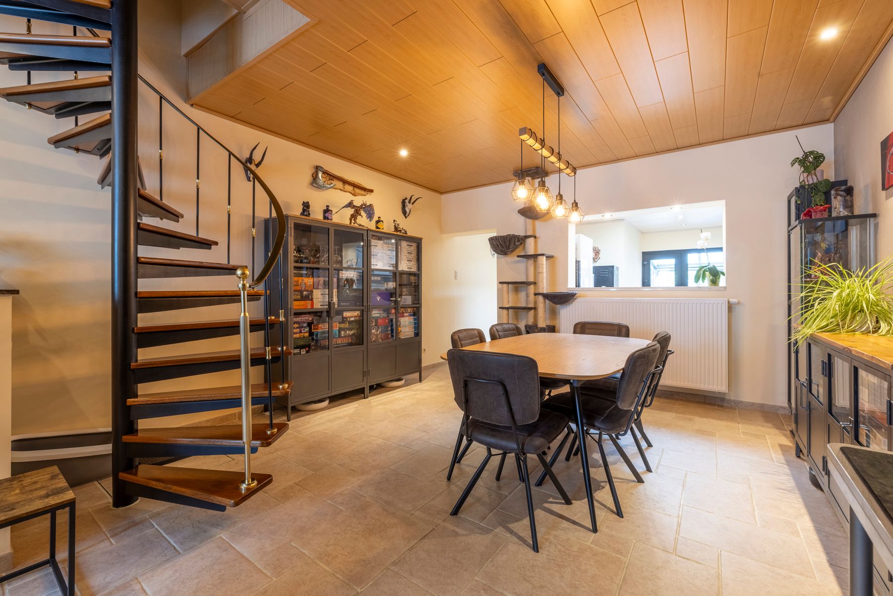 VERNIEUWDE WONING MET 3 SLAAPKAMERS EN TUIN! foto 4