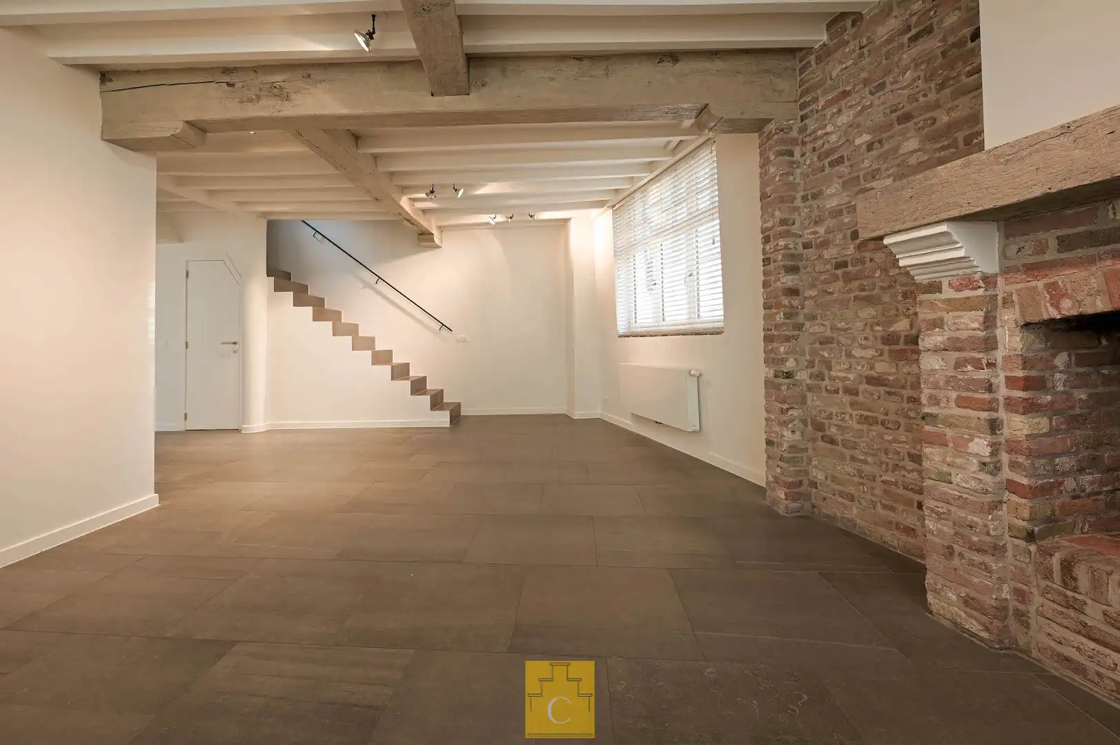 Breedhuis met historische cachet, karaktergevel, patio en fietsenpoortje foto 9