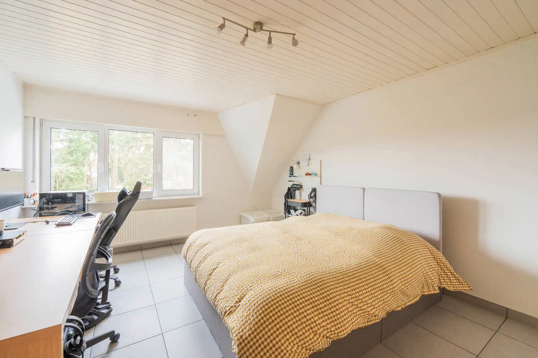 Prachtige villa omgeven door groen foto 19