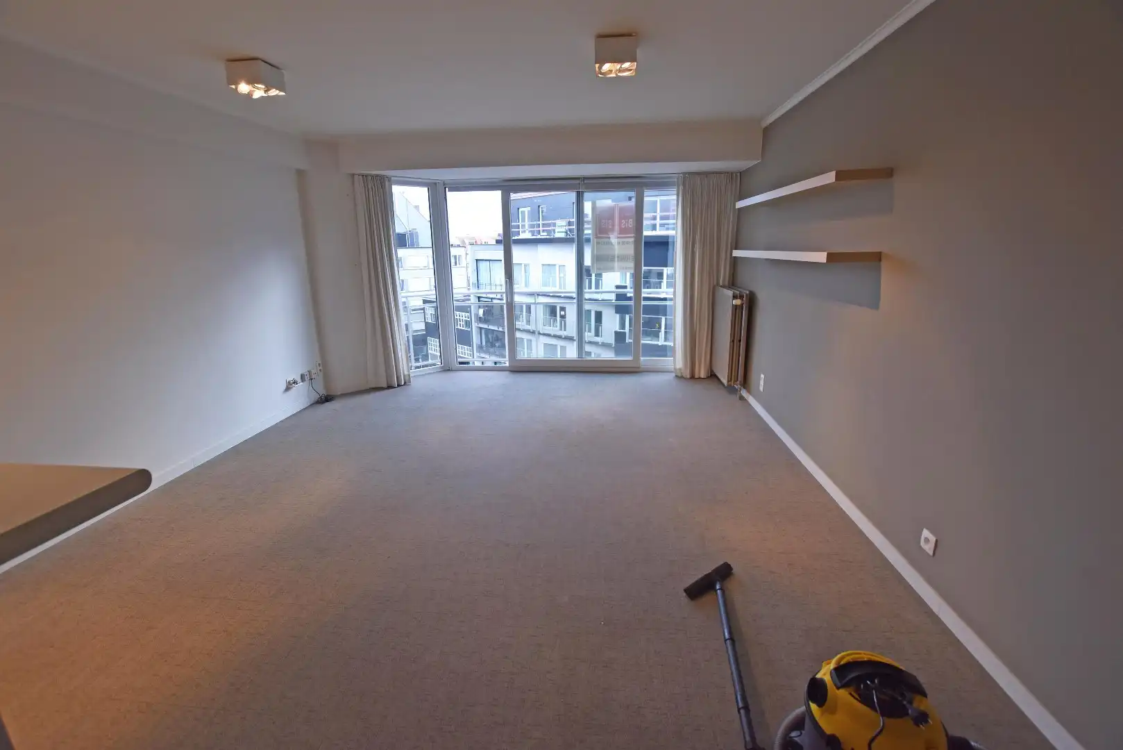 Ongemeubeld appartement met 2 slaapkamers op de Lippenslaan foto 2