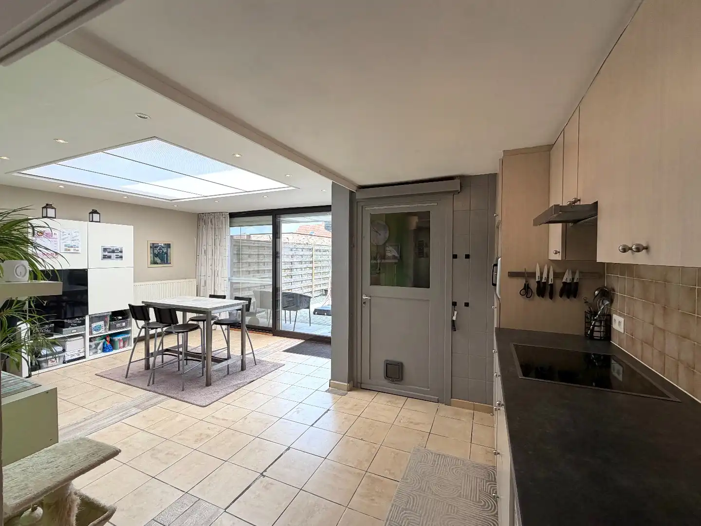 Instapklare rijwoning met garage te koop te Harelbeke! foto 5