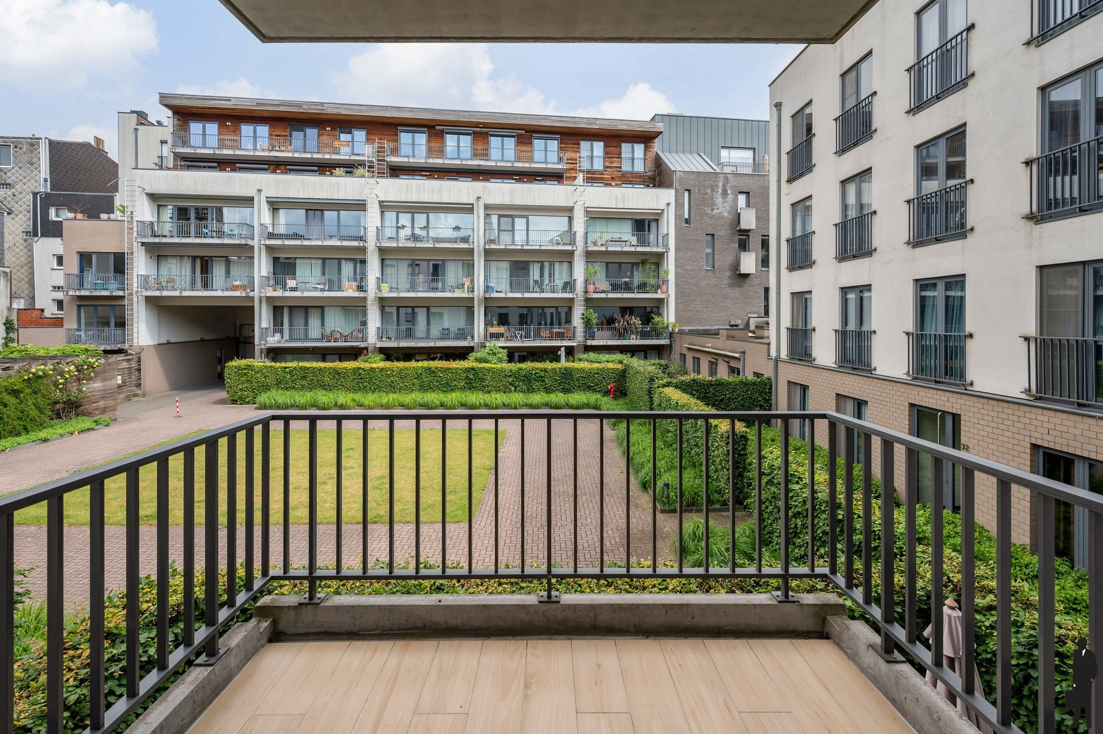 Lichtrijk en volledig gerenoveerd appartement met Terras. foto 5