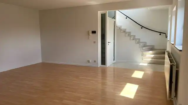Ruim gerenoveerd appartement met 3 slaapkamers in half open bebouwing te Lier, duplex, 140m², 1 badkamer, gerenoveerd in 2026 foto 5