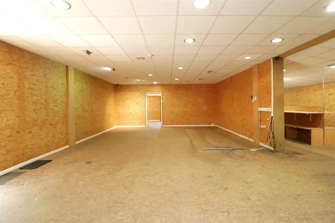 handelszaak met magazijn op zeer zichtbare locatie foto 14