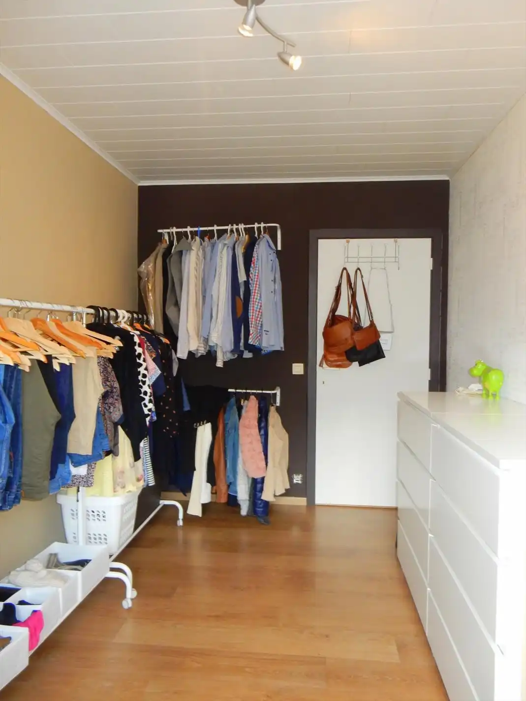 Gezellig en ruim appartement met zonnig terras te Varsenare foto 12