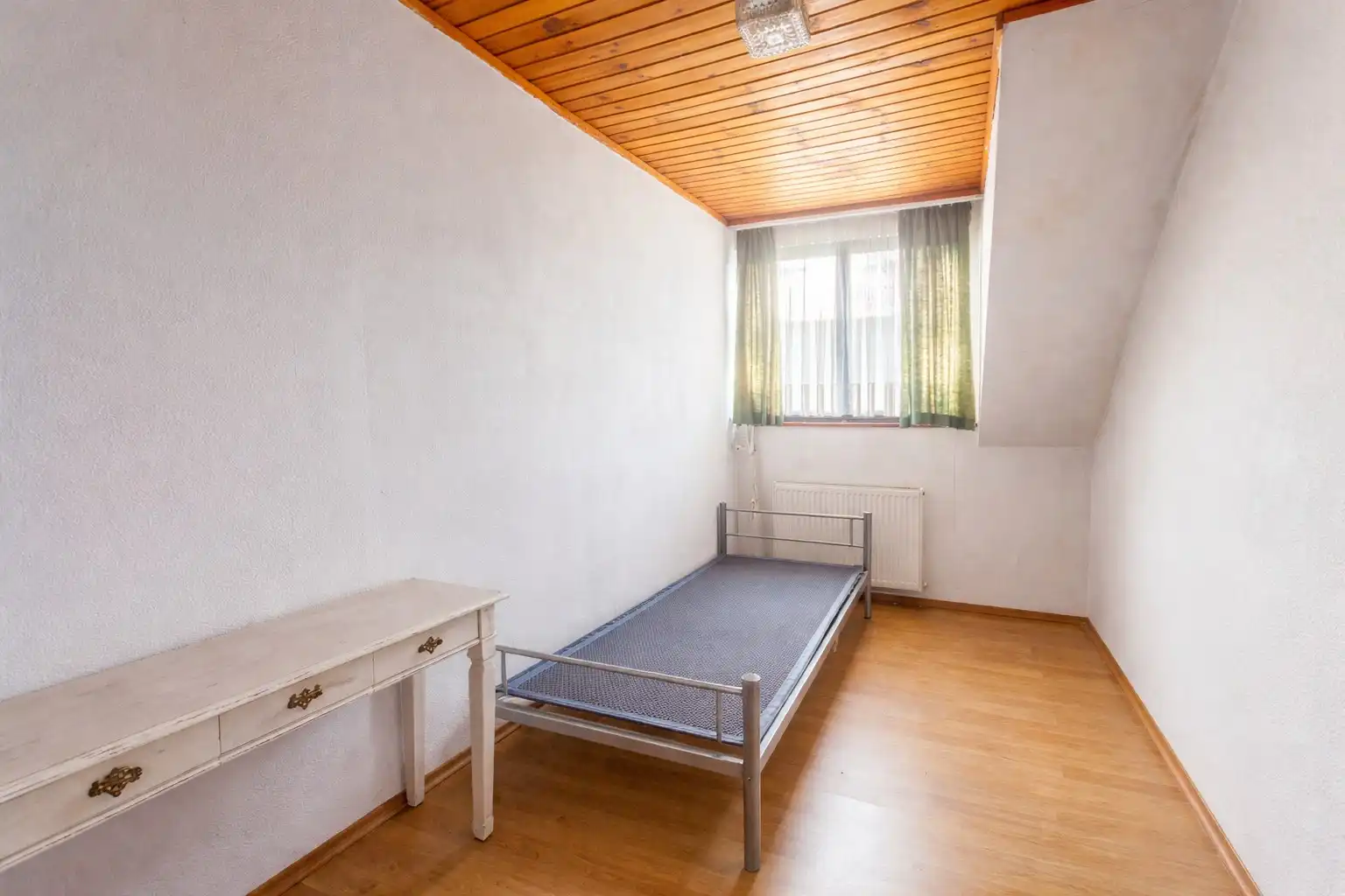 Ruime te renoveren woning met top potentieel en zwembad foto 20