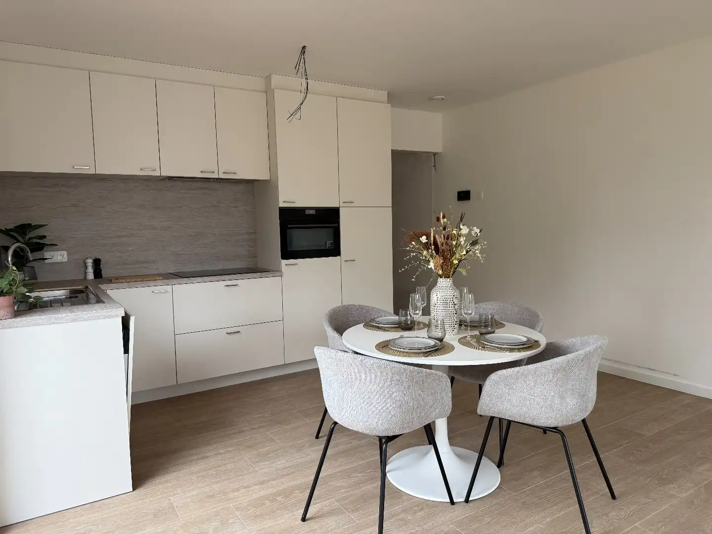 Laatste gelijkvloers 2-slpk appartement met tuin, 1 stpls en een kelder foto 7