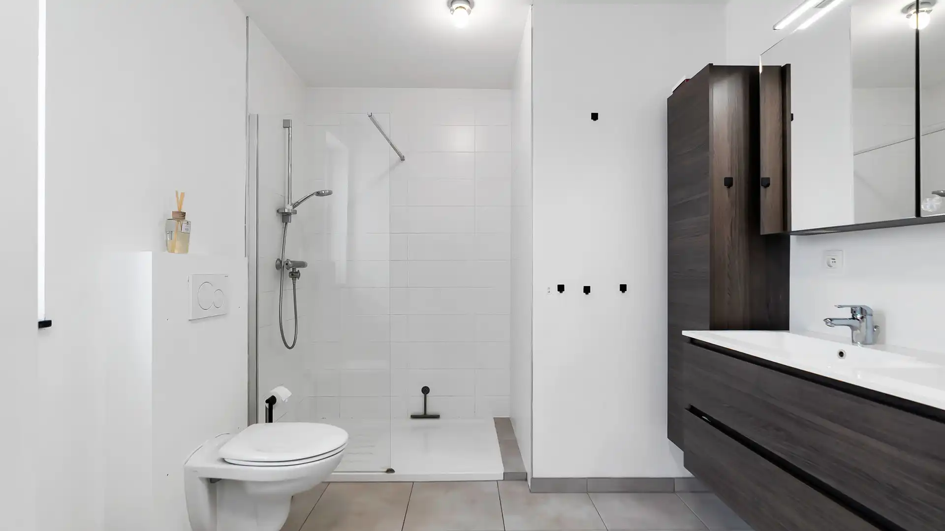 INSTAPKLARE ENERGIEZUINIGE GEZINSWONING MET 3 SLPKS EN ZONNEPANELEN TE KOOP IN MAASMECHELEN foto 10