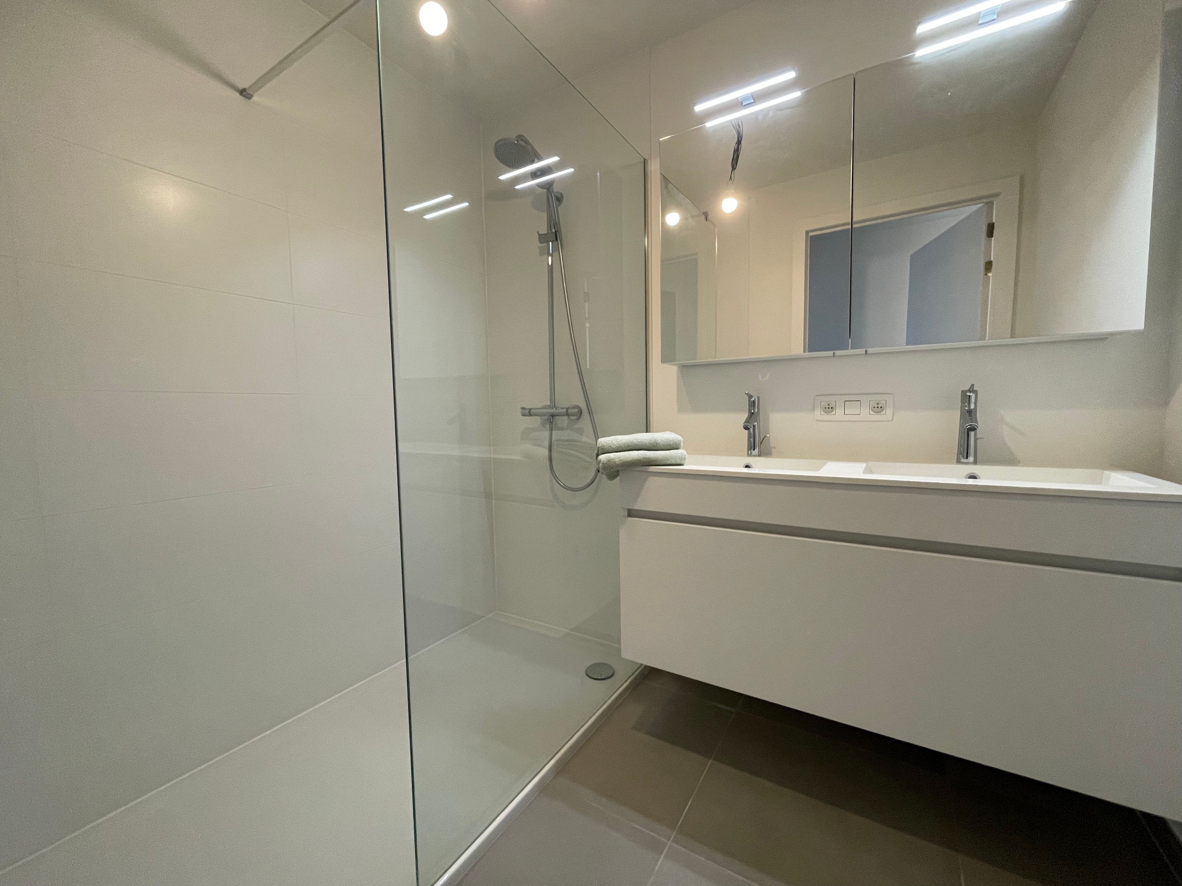 Twee-slaapkamer GELIJKVLOERS nieuwbouw hoekappartement + terras foto 14