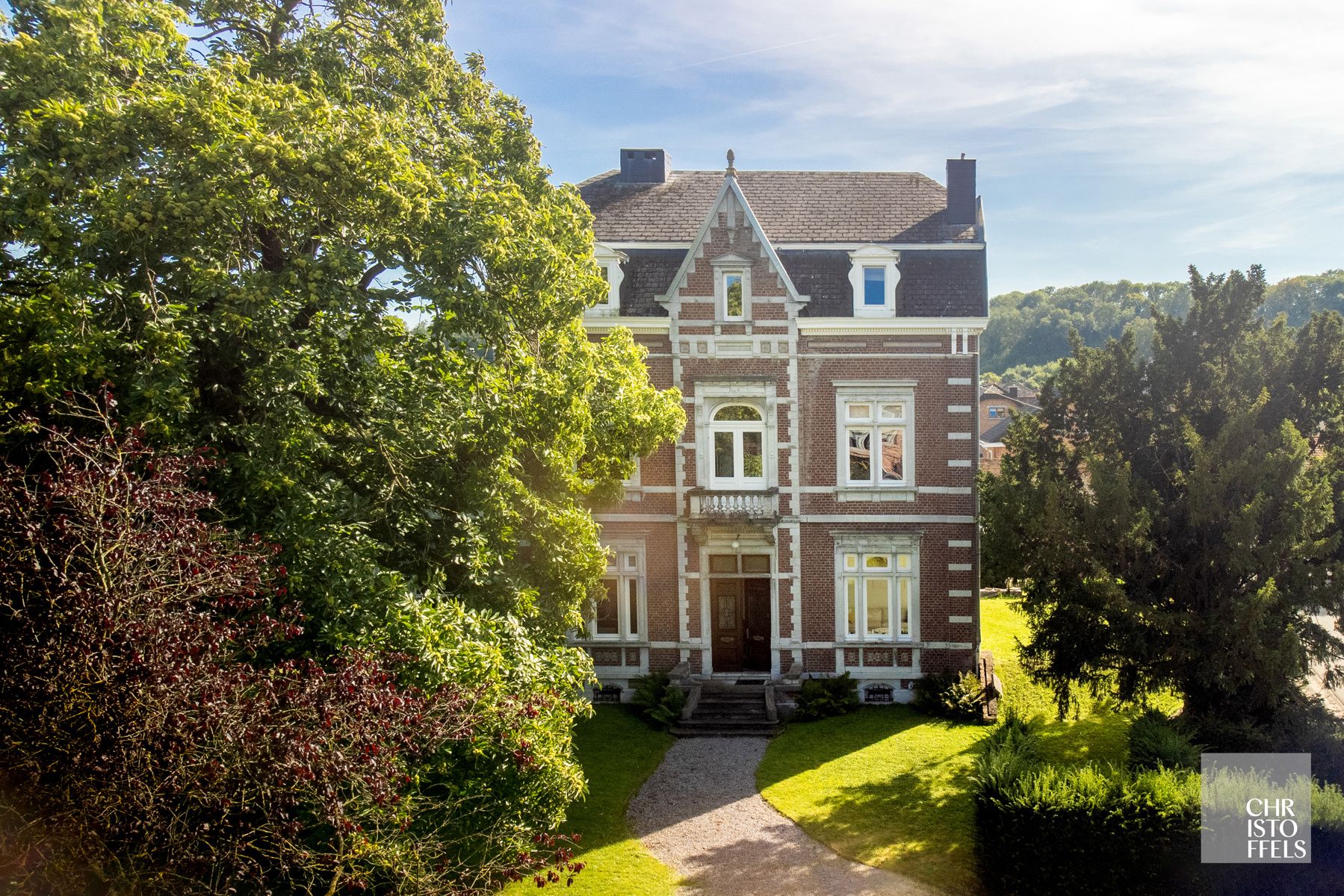 Herenhuis (535m²) met 6 slaapkamers op 19km van Maastricht! foto 12