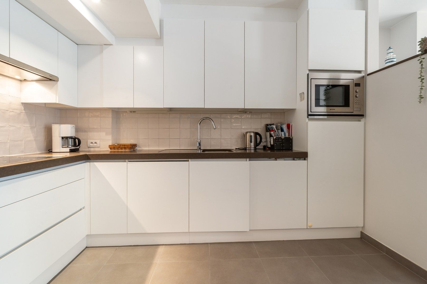 GERENOVEERD APPARTEMENT MET ZIJDELINGS ZEEZICHT: TOPLIGGING !! foto 7