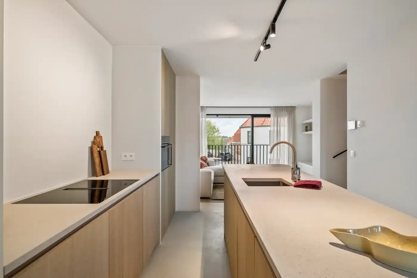 Instapklare en fijn afgewerkte nieuwbouwwoning met 4 slaapkamers nabij het centrum en de markt van Knokke. foto 8