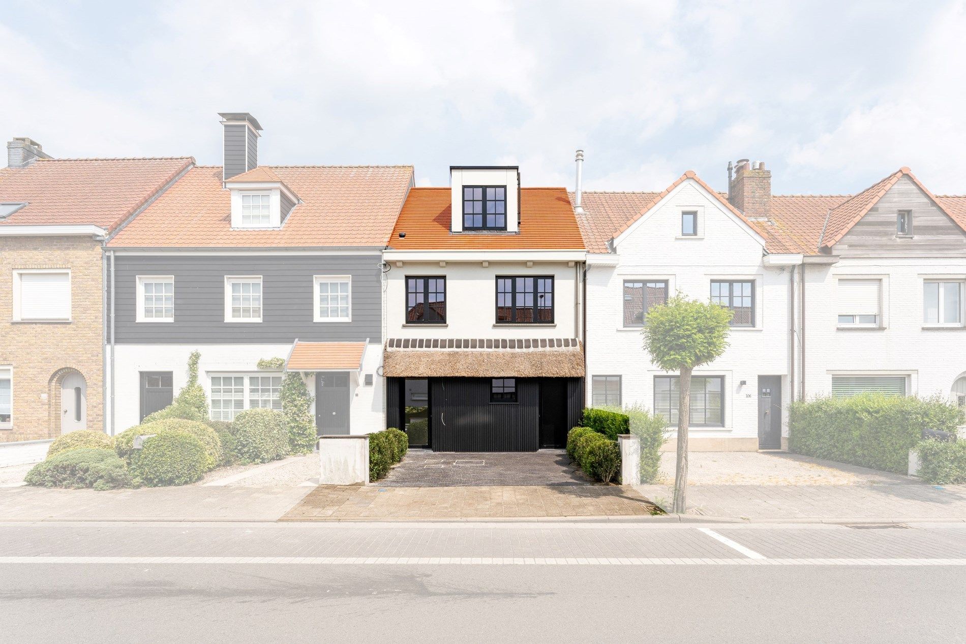 Volledig gerenoveerde woning met 4 slaapkamers, parkeerplaats en volledig aangelegde tuin te Jan Devischstraat gelegen. foto 30