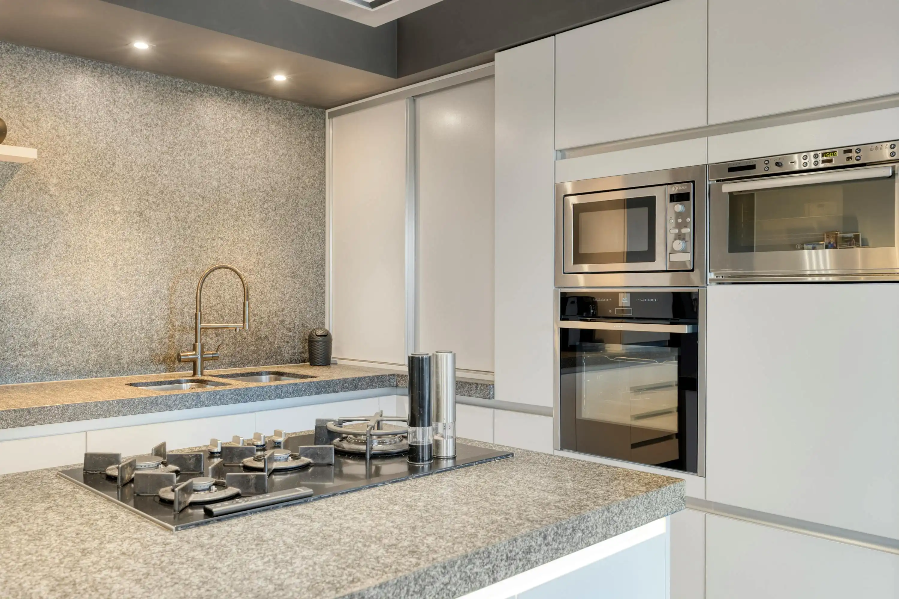 Prachtig afgewerkte en onderhouden villa in Moerzeke foto 15