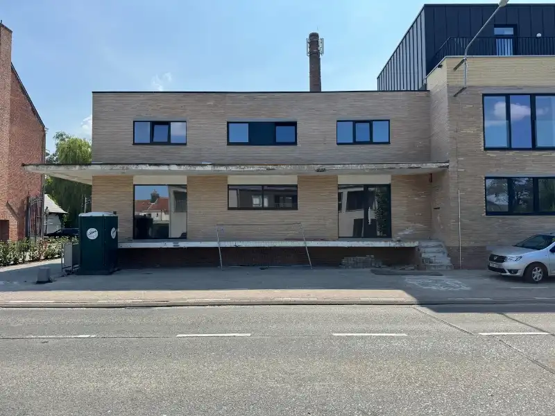 Bedrijfspand met woning foto {{pictureIndex}}