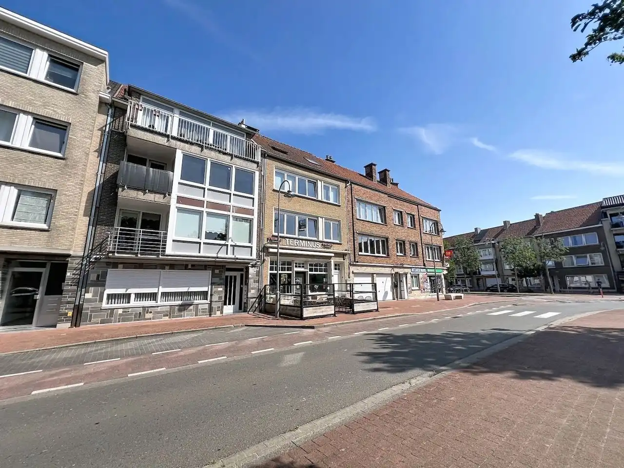 Zuidgericht appartement tegenover het station van Heist. foto 3
