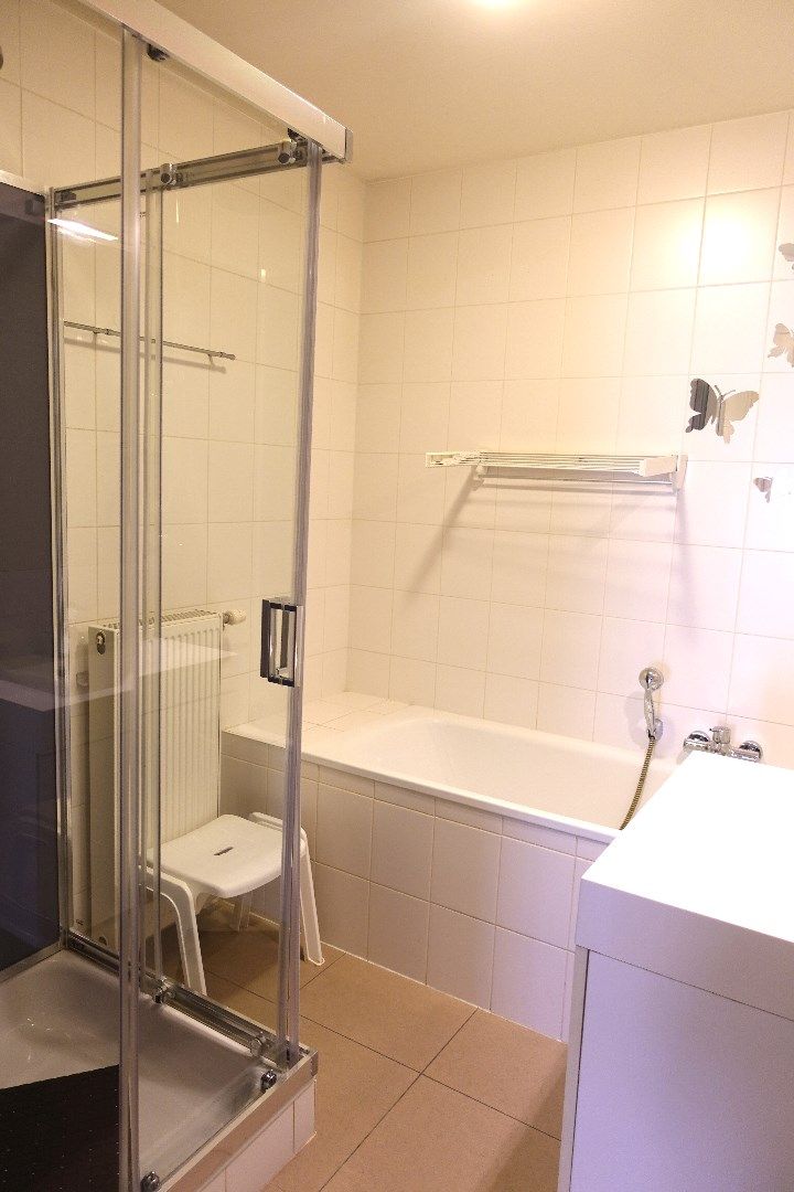 Ruim appartement met 2 slaapkamers te huur in centrum Gistel. foto 9