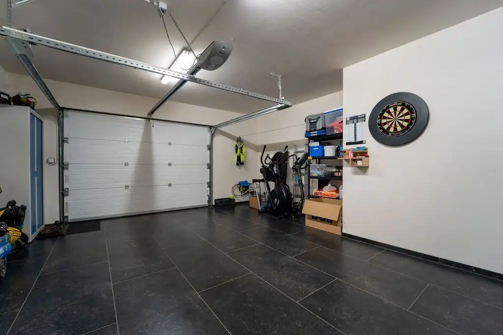 PRACHTIG GERENOVEERDE WONING MET 3 SLAAPKAMERS, 2 BADKAMERS, INPANDIGE GARAGE EN PAARDENSTALLINGEN MET ENERGIEZUINIG EPC TE WIJER (NIEUWERKERKEN)  foto 24