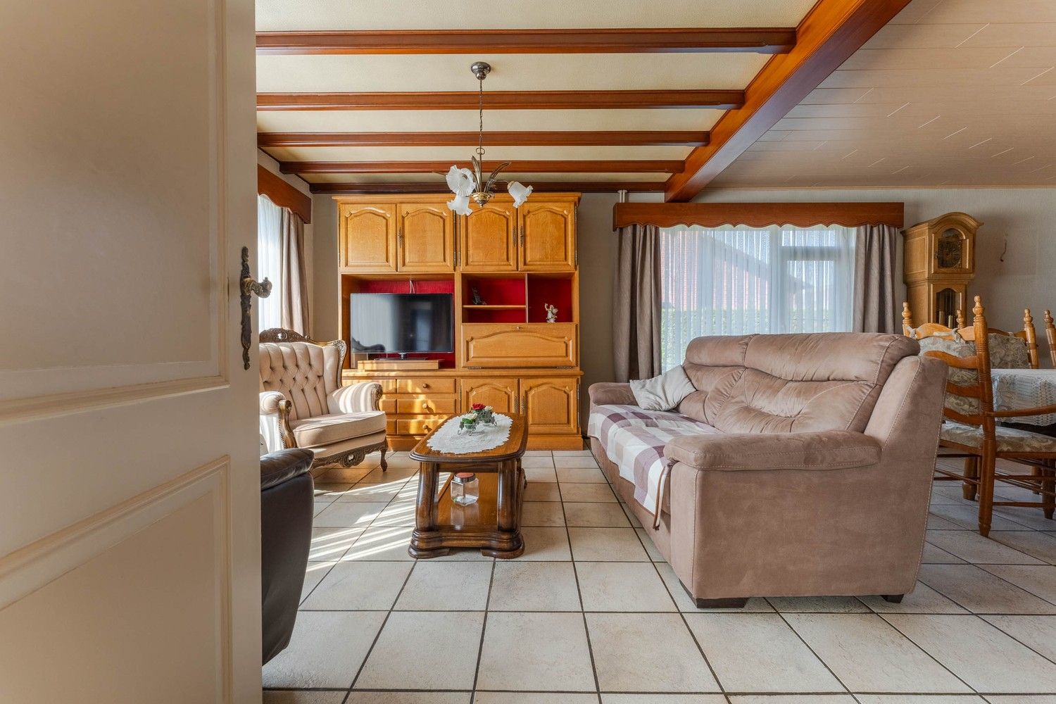 Landelijk gelegen vrijstaande woning op 12a 38ca nabij de Nederlandse grens! foto 4
