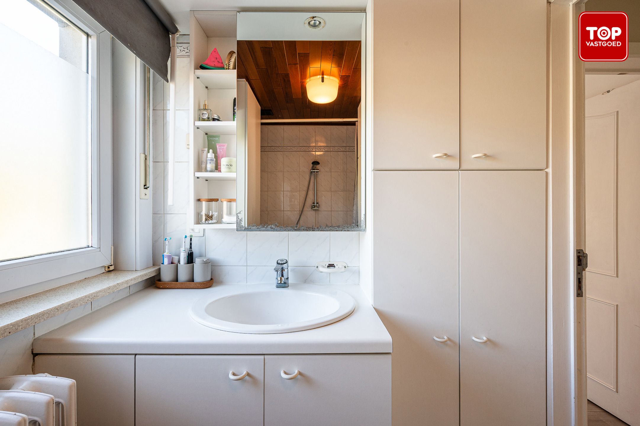 Instapklare halfopen bebouwing met drie slaapkamers foto 16