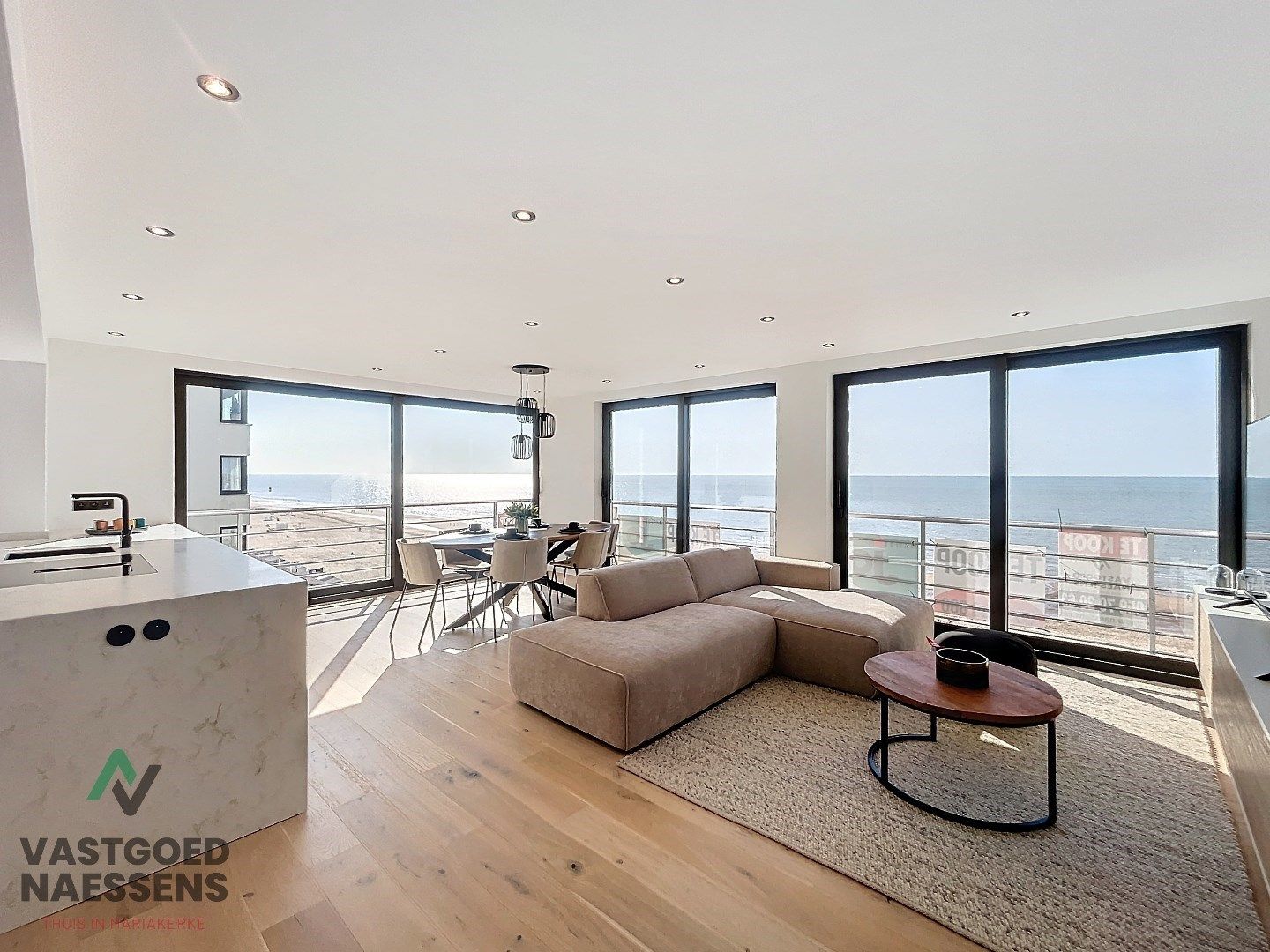 LUXUEUS GERENOVEERD HOEKAPP-3 SLPK-ZEEZICHT foto {{pictureIndex}}