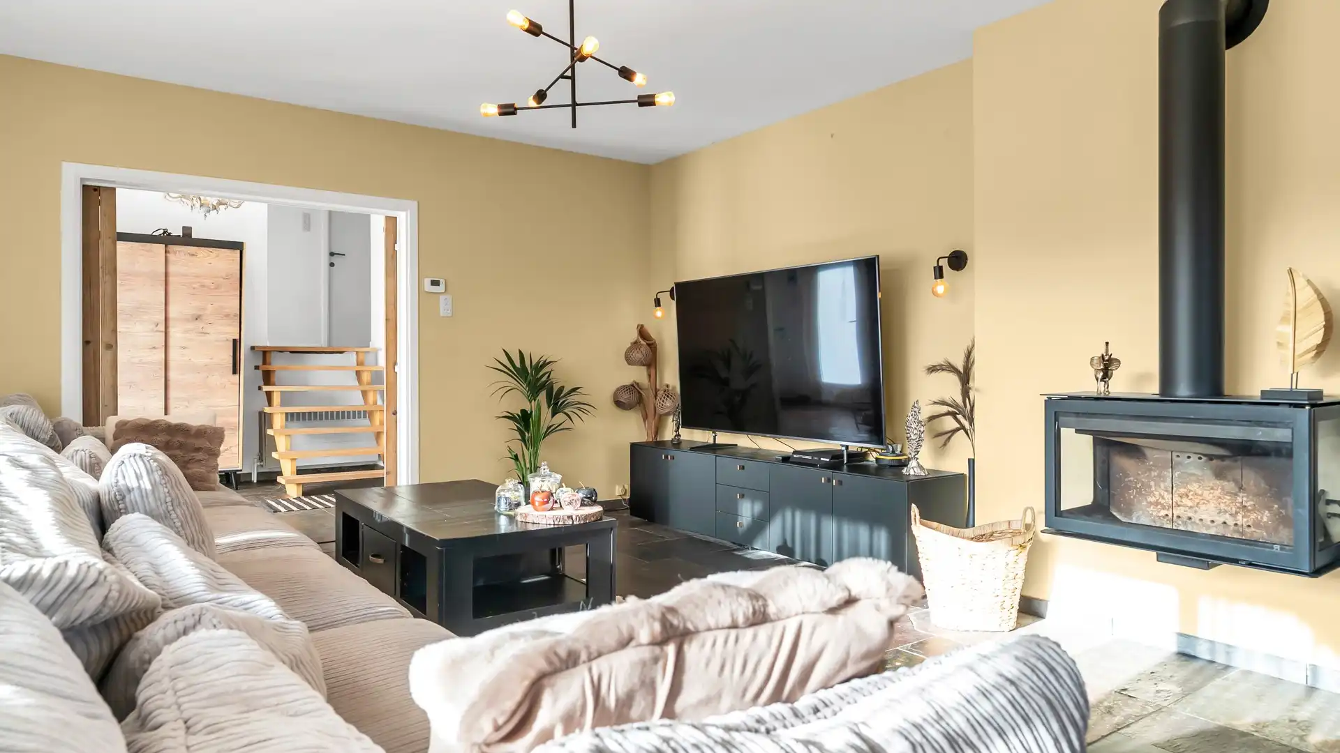 SFEERVOLLE KARAKTERWONING TE MAASMECHELEN MET 4 SLAAPKAMERS foto 9