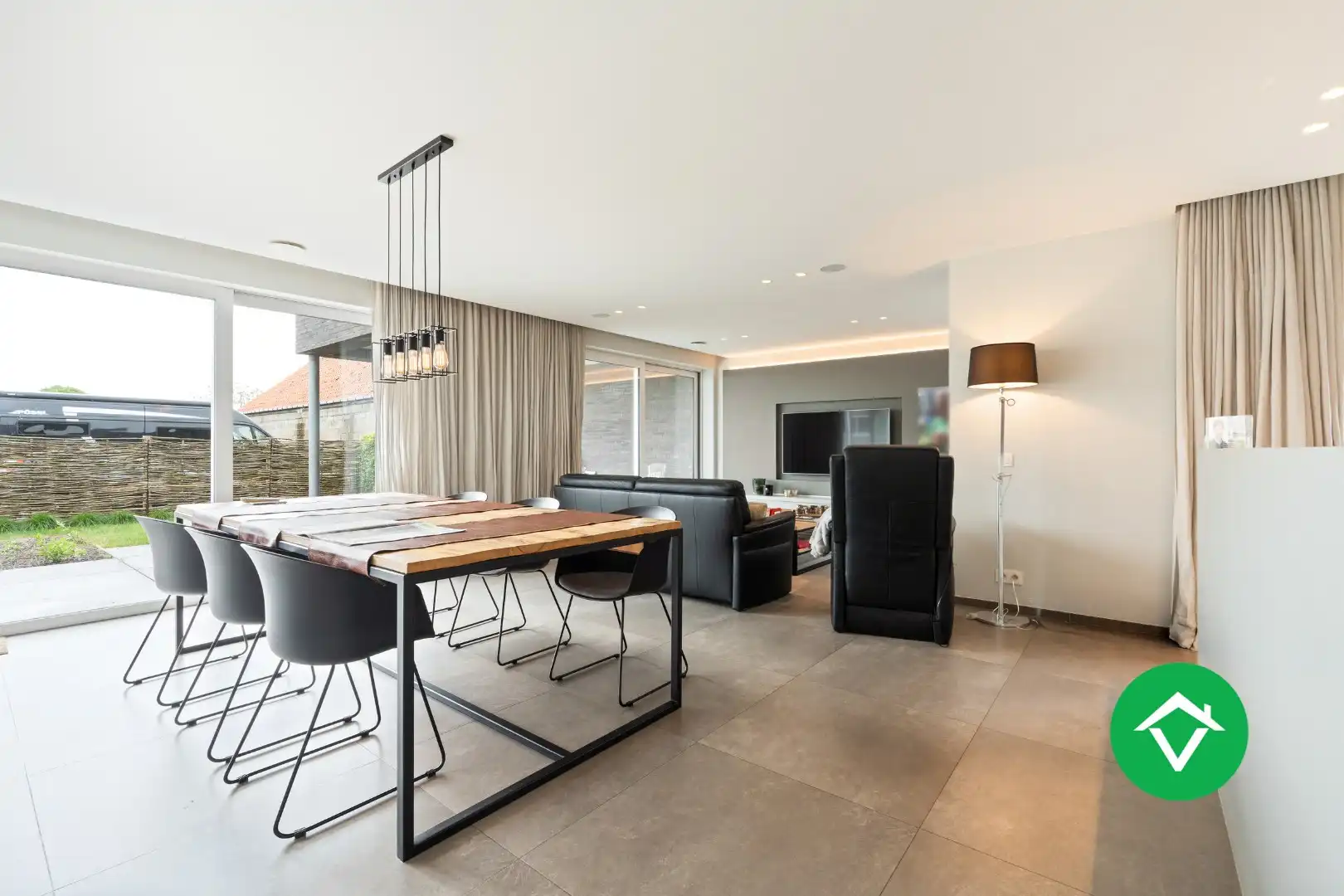 Instapklare woning met 4 slaapkamers en garage te Torhout  foto 3