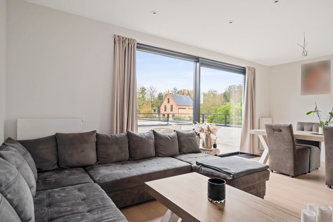 Instapklaar app. op 1ste verd. met 2 slpk., terras en autostaanplaats foto 6