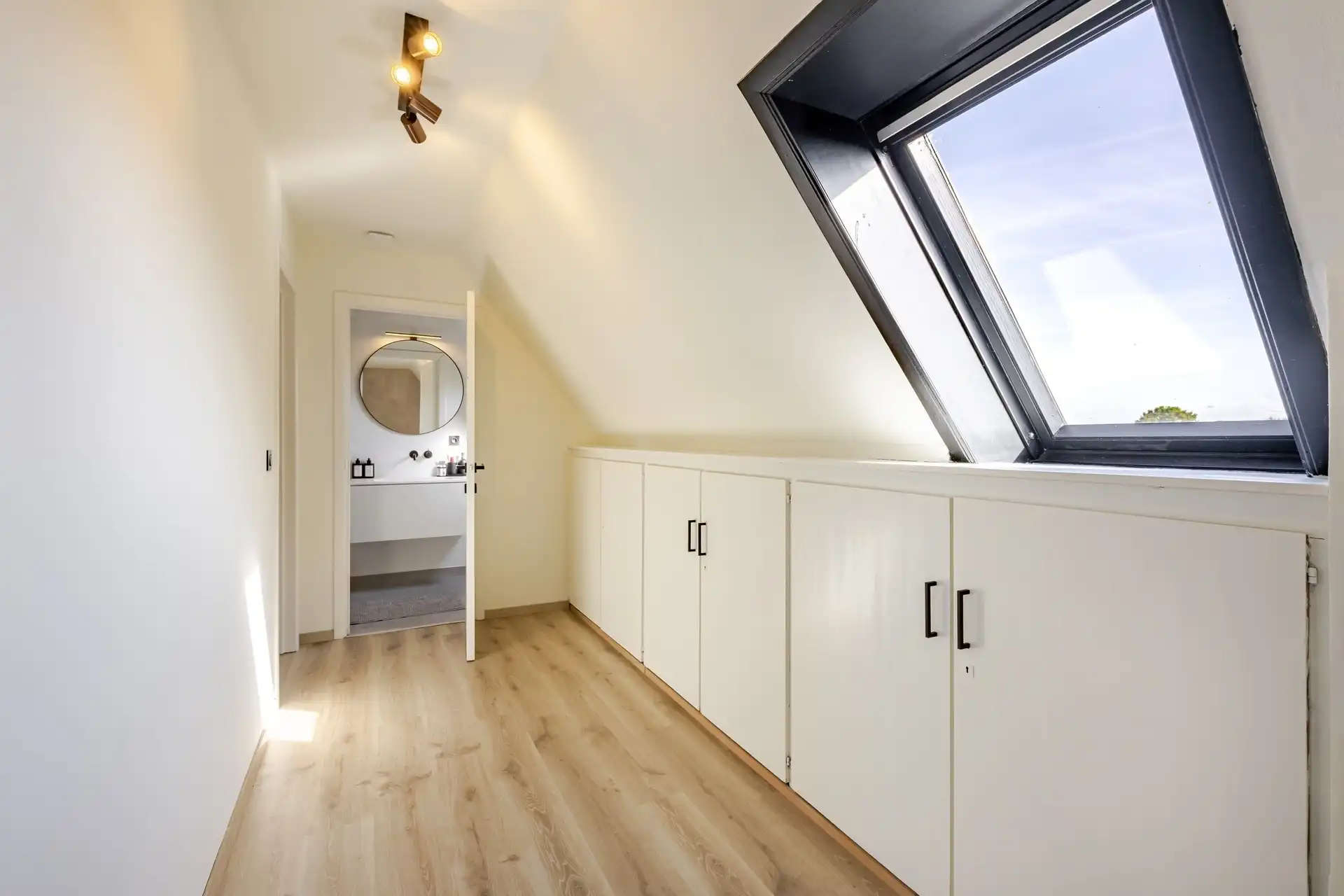Prachtig gerenoveerd appartement in de dorpskern! foto 17