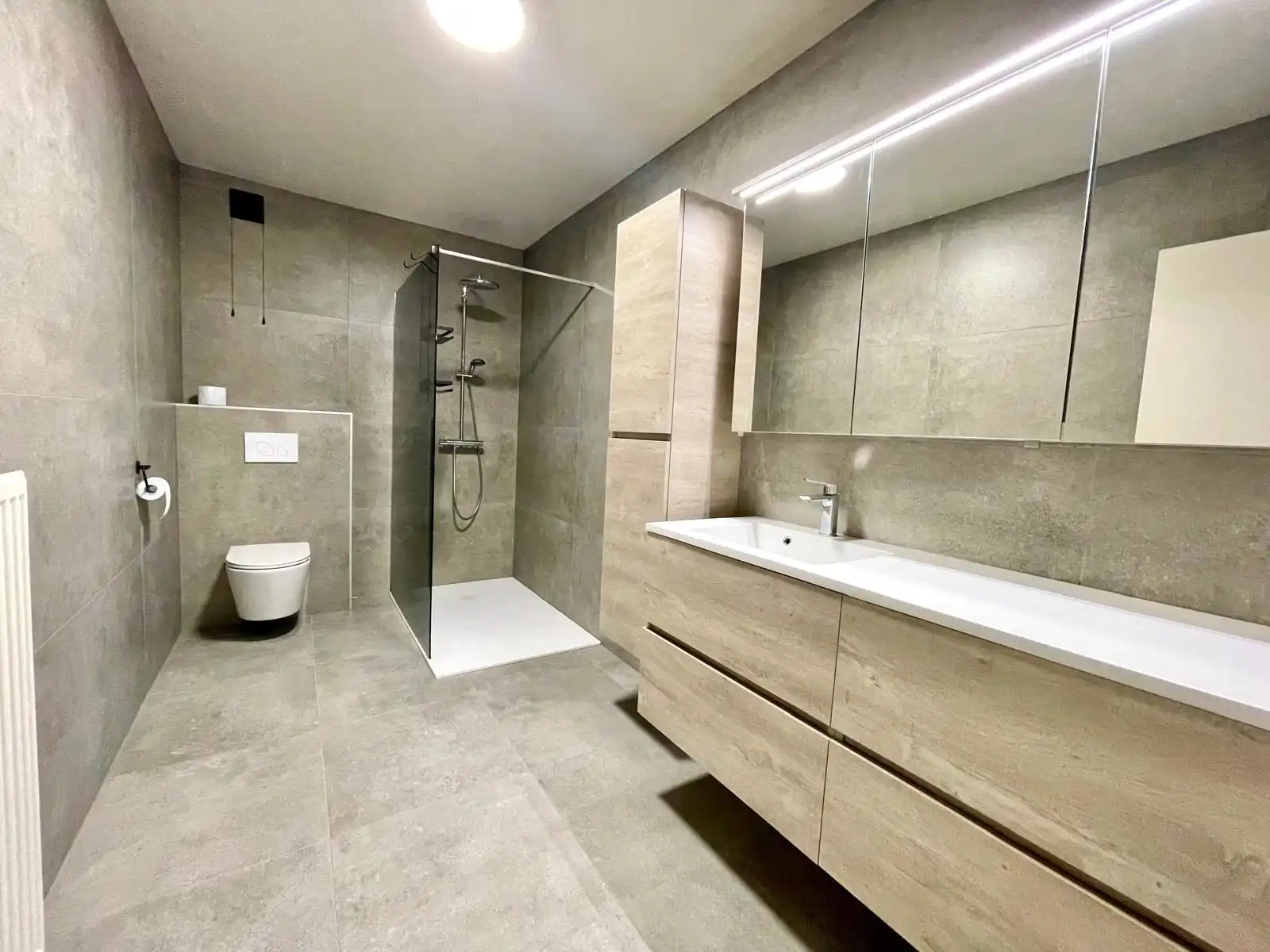 Ruim appartement in het centrum met 2 slaapkamers  en terras foto 14
