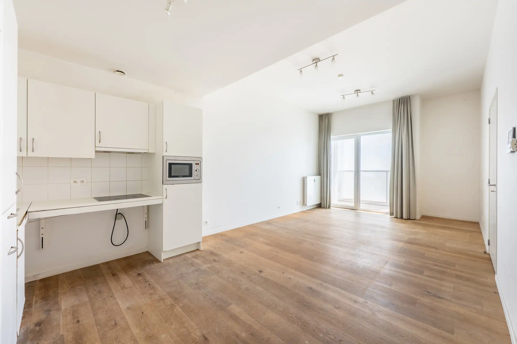 Lichtrijk appartement met terras en EPC A foto 9