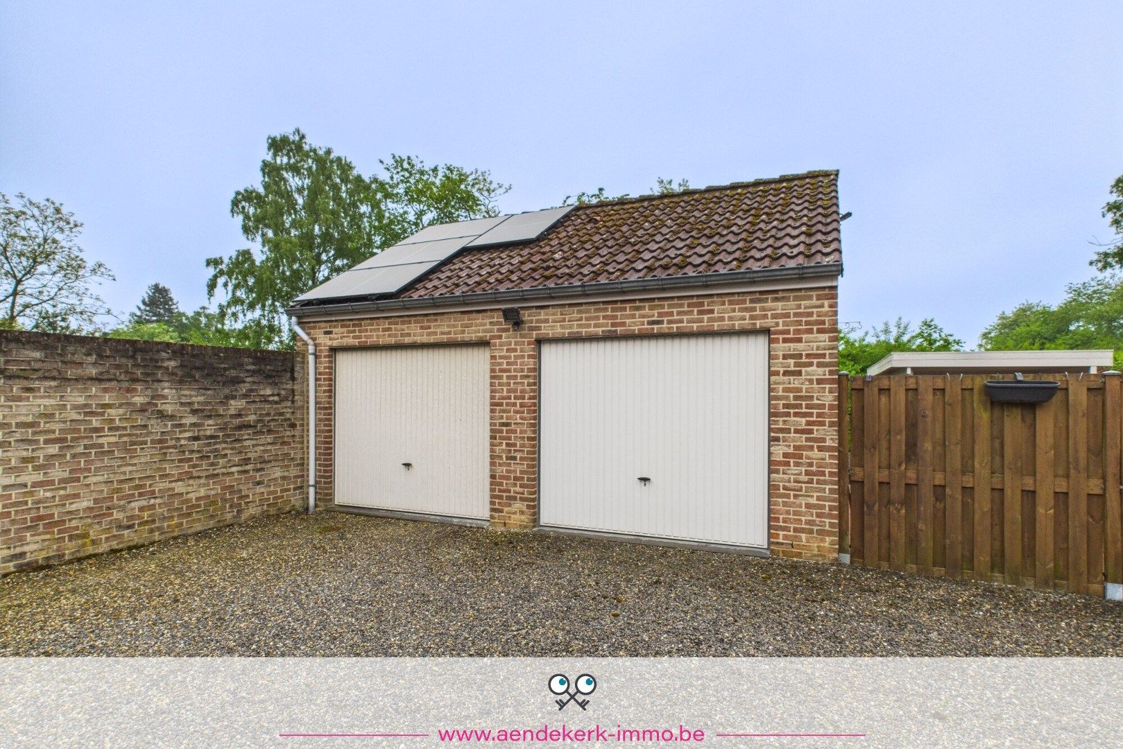Gelijkvloers appartement met garage en tuin foto 17